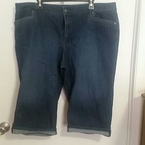 Ladies plus size blue Jean capris